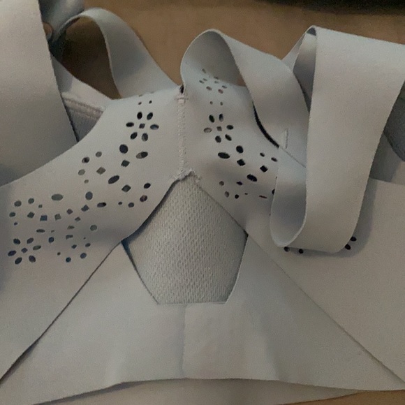 Victoria’s Secret Sports Bra 32D Angel Max - Picture 3 of 3